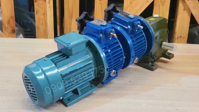Motor giảm tốc 3 cấp (2 UDL 2.2kW và 1 WPDS 120)