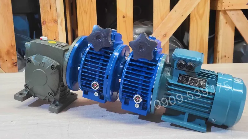 Ứng dụng motor giảm tốc 3 cấp (2 UDL 2.2kW và 1 WPDS 120)