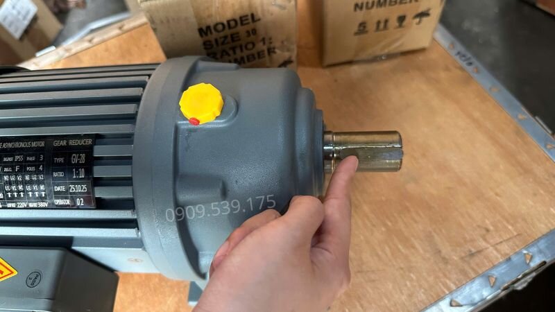 Kiểm tra kích thước và lắp then motor giảm tốc