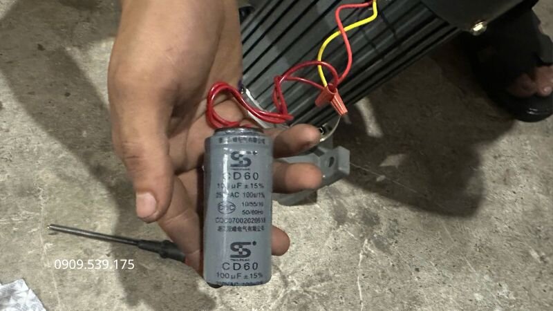 Xử lý động cơ giảm tốc 1 pha bị nổ tụ.